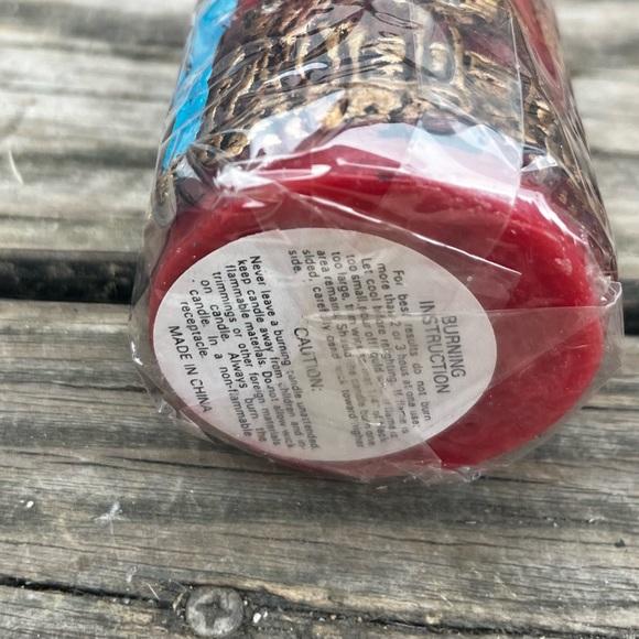 VINTAGE HOLIDAY SET OF 3 PILLAR CANDLES ETCHED BEAUTIES - Picture 8 of 13